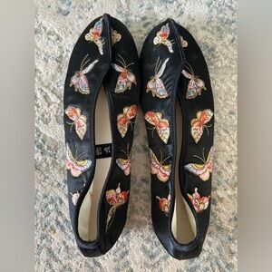 🦋New, never worn women’s slippers, size 8.5